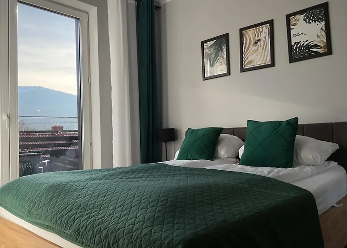 Z Widokiem - Z Widokiem Na Gory I Zewnetrzna Balia 스클라르스카포렘바