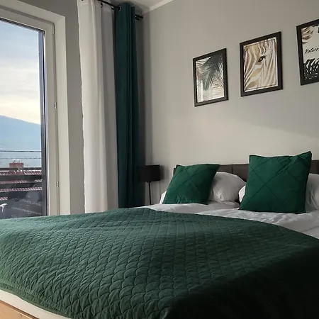 Z Widokiem - Z Widokiem Na Gory I Zewnetrzna Balia 斯克拉斯卡波伦巴